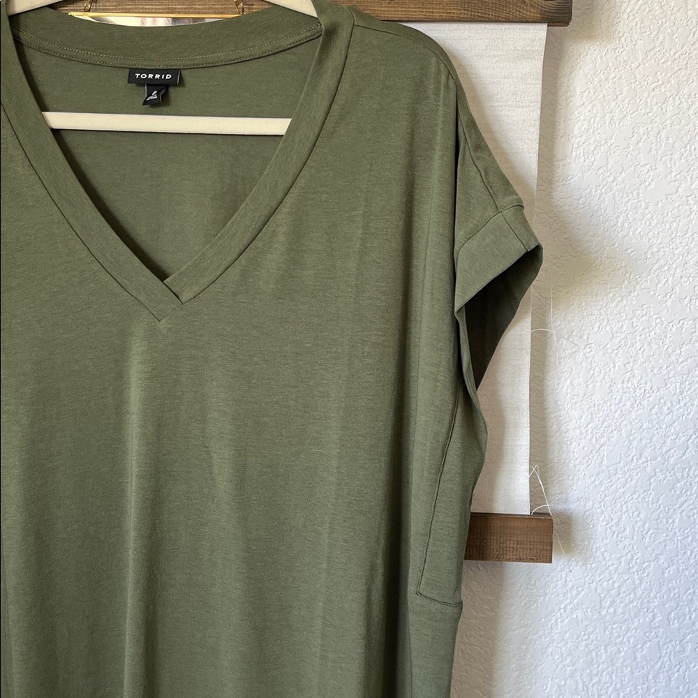 Torrid Olive Green V-Neck Tee Short Sleeve Side Slit NWOT